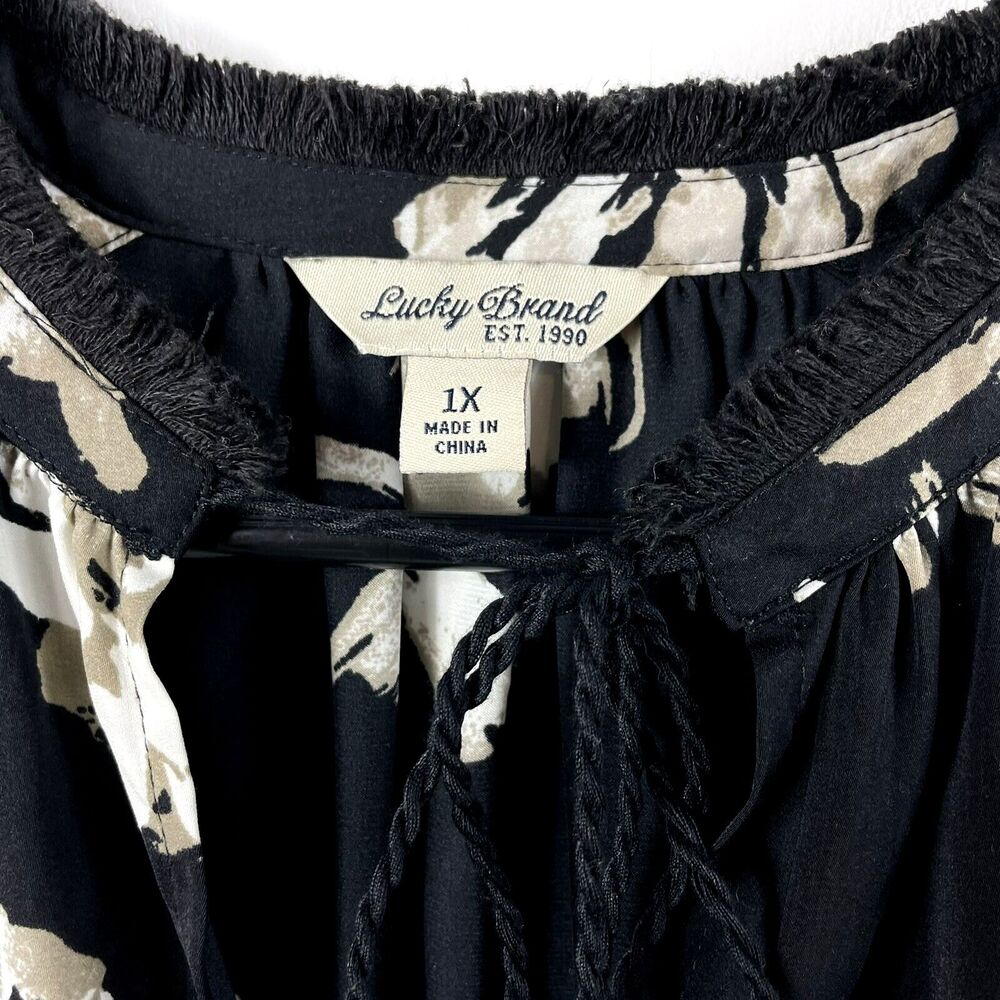 Lucky Brand Top Size 1X Boho Floral Tassel Tie Neck Long Sleeve Black White - Picture 3 of 4